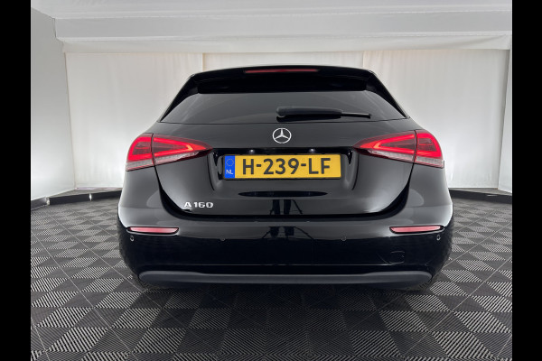 Mercedes-Benz A-Klasse 160 Business Solution (INCL-BTW) *LEATHER- FABRIC | FULL-LED | WIDE-SCREEN-COCKPIT | CAMERA | NAVI-FULLMAP | HEATED-COMFORTSEATS | ECC | PRIVACY-GLASS | PDC | KEYLESS | CRUISE | CARBON-INLAY | 16''ALU*