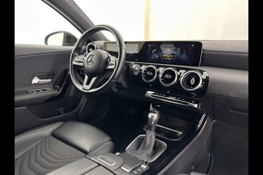 Mercedes-Benz A-Klasse 160 Business Solution (INCL-BTW) *LEATHER- FABRIC | FULL-LED | WIDE-SCREEN-COCKPIT | CAMERA | NAVI-FULLMAP | HEATED-COMFORTSEATS | ECC | PRIVACY-GLASS | PDC | KEYLESS | CRUISE | CARBON-INLAY | 16''ALU*