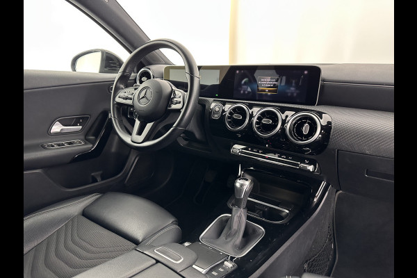 Mercedes-Benz A-Klasse 160 Business Solution (INCL-BTW) *LEATHER- FABRIC | FULL-LED | WIDE-SCREEN-COCKPIT | CAMERA | NAVI-FULLMAP | HEATED-COMFORTSEATS | ECC | PRIVACY-GLASS | PDC | KEYLESS | CRUISE | CARBON-INLAY | 16''ALU*