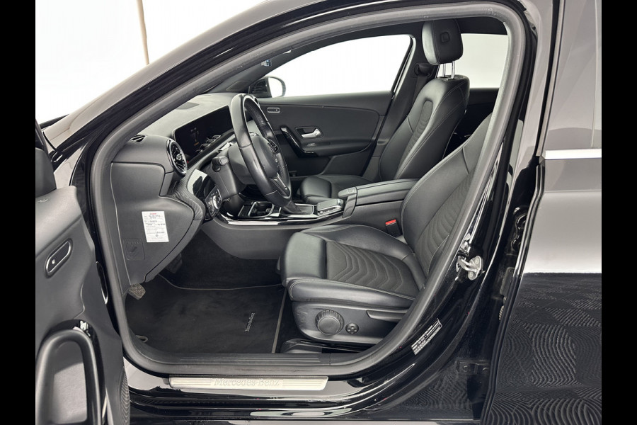 Mercedes-Benz A-Klasse 160 Business Solution (INCL-BTW) *LEATHER- FABRIC | FULL-LED | WIDE-SCREEN-COCKPIT | CAMERA | NAVI-FULLMAP | HEATED-COMFORTSEATS | ECC | PRIVACY-GLASS | PDC | KEYLESS | CRUISE | CARBON-INLAY | 16''ALU*