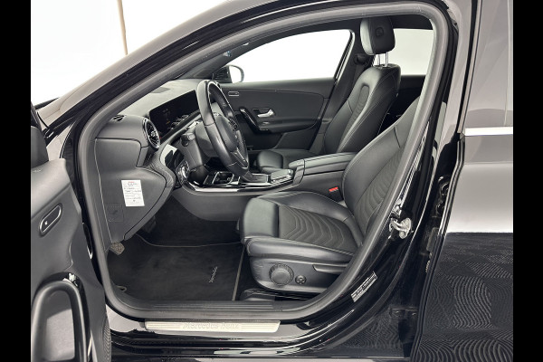 Mercedes-Benz A-Klasse 160 Business Solution (INCL-BTW) *LEATHER- FABRIC | FULL-LED | WIDE-SCREEN-COCKPIT | CAMERA | NAVI-FULLMAP | HEATED-COMFORTSEATS | ECC | PRIVACY-GLASS | PDC | KEYLESS | CRUISE | CARBON-INLAY | 16''ALU*