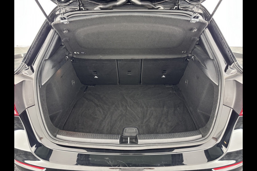 Mercedes-Benz A-Klasse 160 Business Solution (INCL-BTW) *LEATHER- FABRIC | FULL-LED | WIDE-SCREEN-COCKPIT | CAMERA | NAVI-FULLMAP | HEATED-COMFORTSEATS | ECC | PRIVACY-GLASS | PDC | KEYLESS | CRUISE | CARBON-INLAY | 16''ALU*