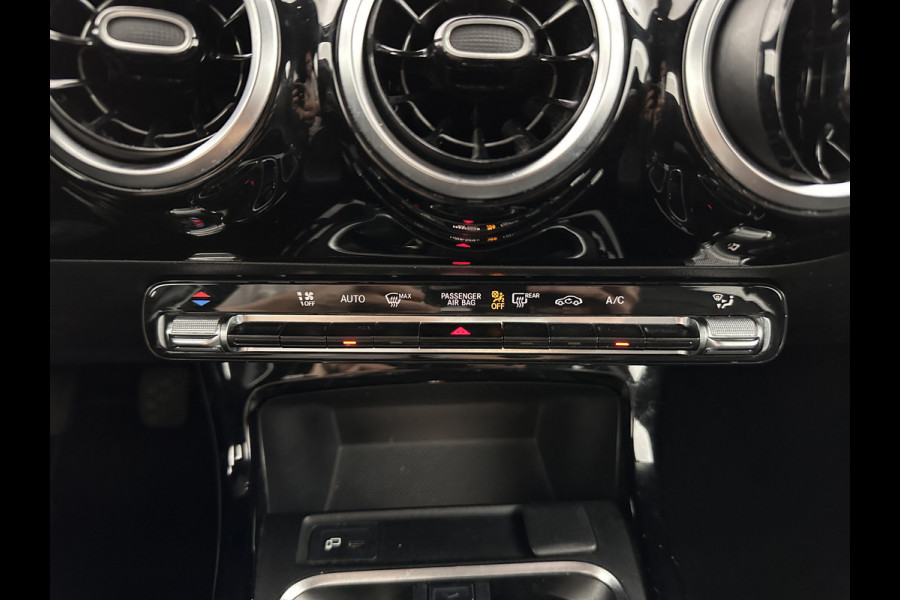 Mercedes-Benz A-Klasse 160 Business Solution (INCL-BTW) *LEATHER- FABRIC | FULL-LED | WIDE-SCREEN-COCKPIT | CAMERA | NAVI-FULLMAP | HEATED-COMFORTSEATS | ECC | PRIVACY-GLASS | PDC | KEYLESS | CRUISE | CARBON-INLAY | 16''ALU*