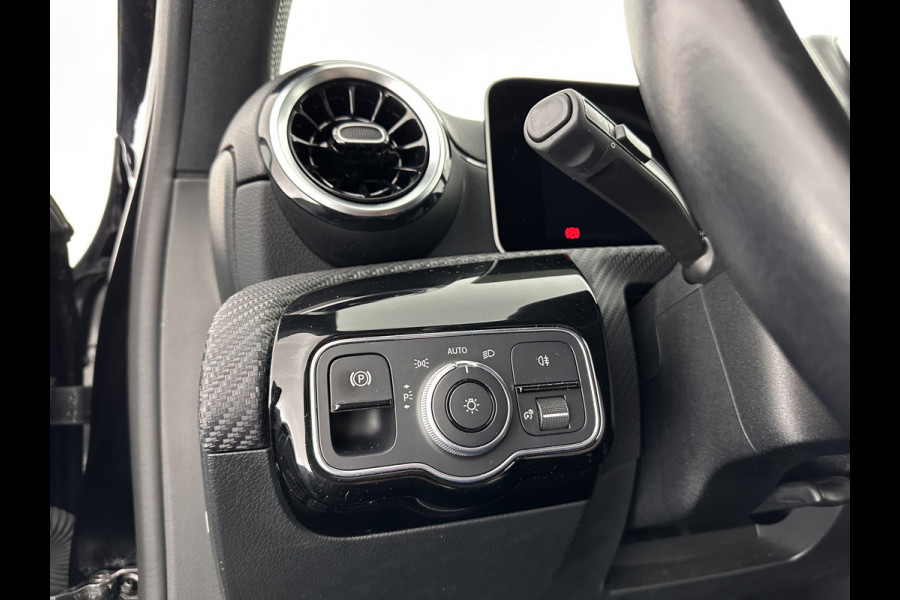 Mercedes-Benz A-Klasse 160 Business Solution (INCL-BTW) *LEATHER- FABRIC | FULL-LED | WIDE-SCREEN-COCKPIT | CAMERA | NAVI-FULLMAP | HEATED-COMFORTSEATS | ECC | PRIVACY-GLASS | PDC | KEYLESS | CRUISE | CARBON-INLAY | 16''ALU*