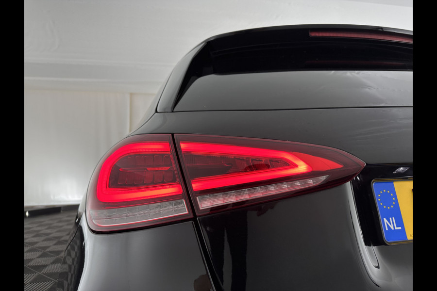 Mercedes-Benz A-Klasse 160 Business Solution (INCL-BTW) *LEATHER- FABRIC | FULL-LED | WIDE-SCREEN-COCKPIT | CAMERA | NAVI-FULLMAP | HEATED-COMFORTSEATS | ECC | PRIVACY-GLASS | PDC | KEYLESS | CRUISE | CARBON-INLAY | 16''ALU*