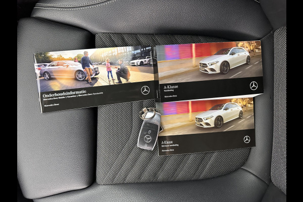 Mercedes-Benz A-Klasse 160 Business Solution (INCL-BTW) *LEATHER- FABRIC | FULL-LED | WIDE-SCREEN-COCKPIT | CAMERA | NAVI-FULLMAP | HEATED-COMFORTSEATS | ECC | PRIVACY-GLASS | PDC | KEYLESS | CRUISE | CARBON-INLAY | 16''ALU*