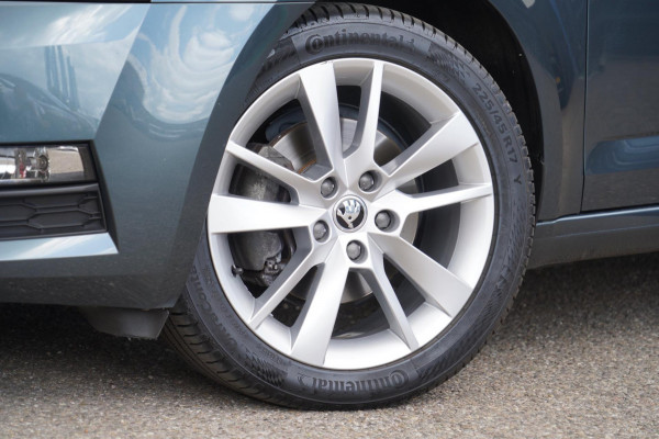 Škoda Octavia 1.0 TSI Greentech Business Edition / 1e Eigenaar / Navi / Stoelverwarming / NL-Auto!
