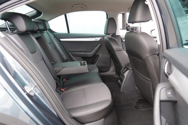 Škoda Octavia 1.0 TSI Greentech Business Edition / 1e Eigenaar / Navi / Stoelverwarming / NL-Auto!
