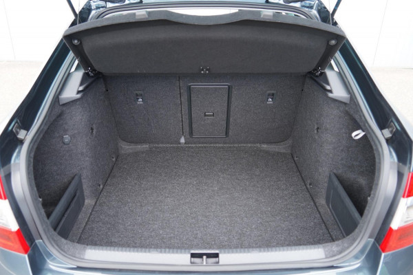 Škoda Octavia 1.0 TSI Greentech Business Edition / 1e Eigenaar / Navi / Stoelverwarming / NL-Auto!
