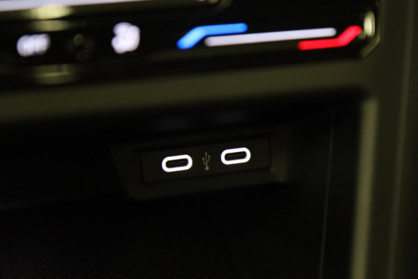 Volkswagen Polo 2.0 TSI GTI PANO/IQ/KEYLESS/BEATS/CAM/CARPLAY/BOMVOL
