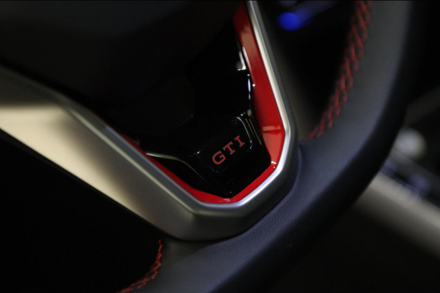 Volkswagen Polo 2.0 TSI GTI PANO/IQ/KEYLESS/BEATS/CAM/CARPLAY/BOMVOL