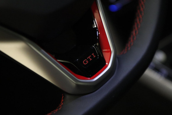 Volkswagen Polo 2.0 TSI GTI PANO/IQ/KEYLESS/BEATS/CAM/CARPLAY/BOMVOL