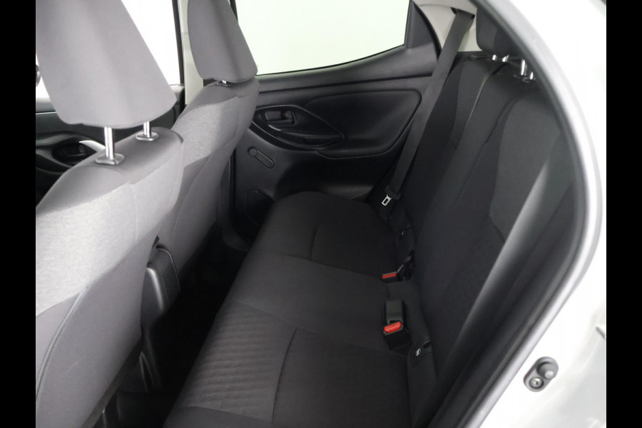 Toyota Yaris 1.5 HYBRID BI-TONE SILVERLINE AUTOMAAT CLOUD NAVI APPLE & ANDROID.CAMERA.TOYOTA GARANTIE TOT 2031 !!