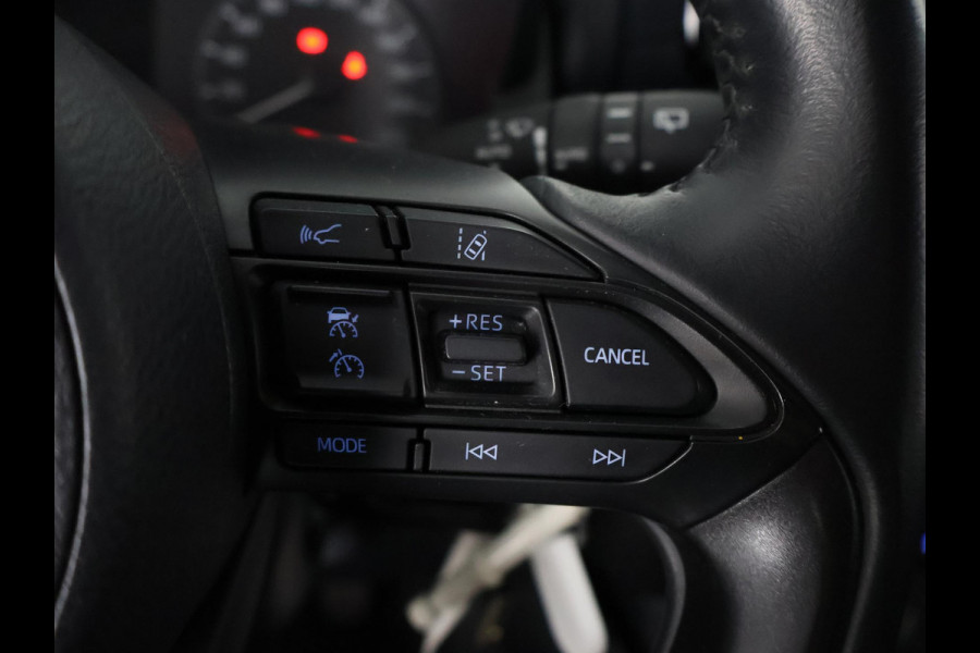 Toyota Yaris 1.5 HYBRID BI-TONE SILVERLINE AUTOMAAT CLOUD NAVI APPLE & ANDROID.CAMERA.TOYOTA GARANTIE TOT 2031 !!