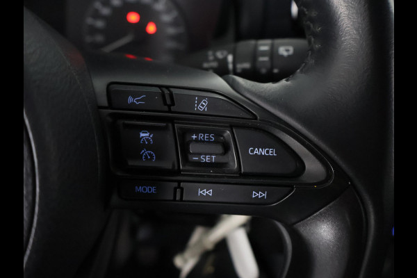 Toyota Yaris 1.5 HYBRID BI-TONE SILVERLINE AUTOMAAT CLOUD NAVI APPLE & ANDROID.CAMERA.TOYOTA GARANTIE TOT 2031 !!