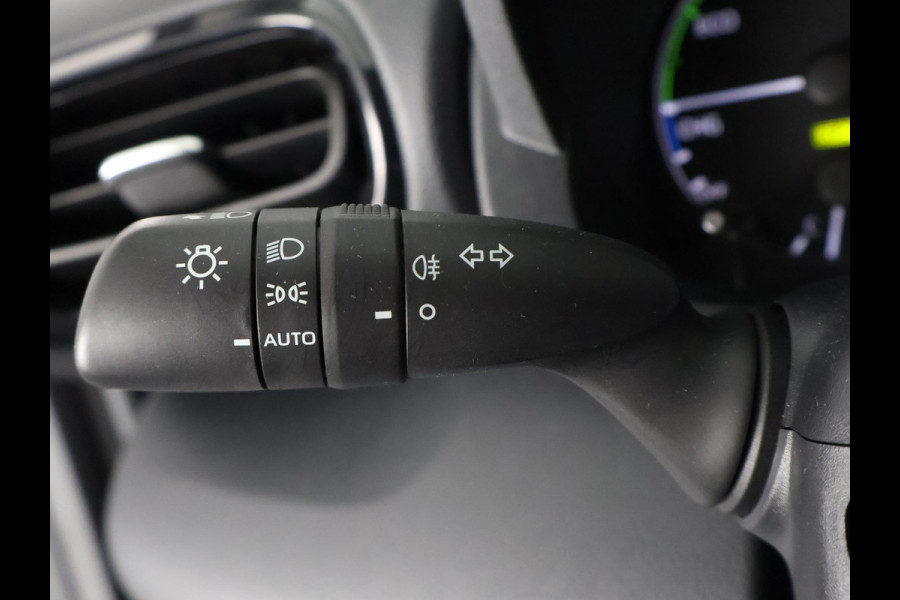 Toyota Yaris 1.5 HYBRID BI-TONE SILVERLINE AUTOMAAT CLOUD NAVI APPLE & ANDROID.CAMERA.TOYOTA GARANTIE TOT 2031 !!