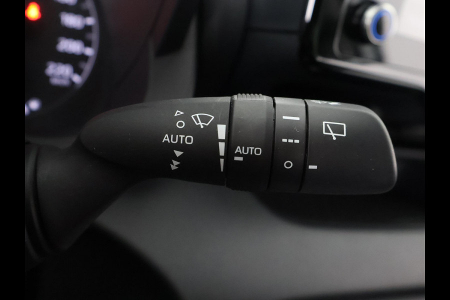 Toyota Yaris 1.5 HYBRID BI-TONE SILVERLINE AUTOMAAT CLOUD NAVI APPLE & ANDROID.CAMERA.TOYOTA GARANTIE TOT 2031 !!