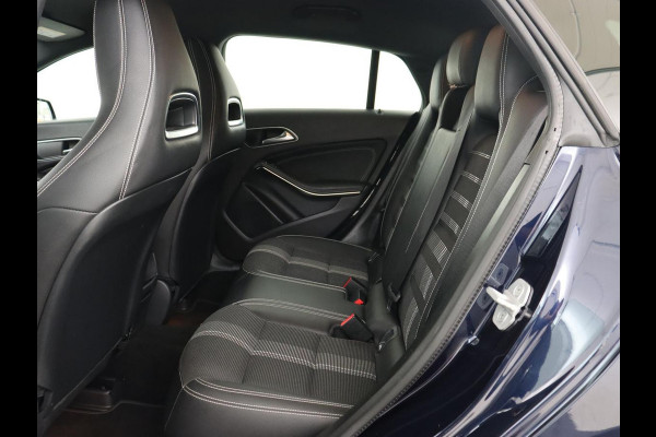 Mercedes-Benz CLA-Klasse 180 Business Edition | Stoelverwarming | Camera | Full LED | Navigatie | Park Assist | Half leder | Airco | Cruise control