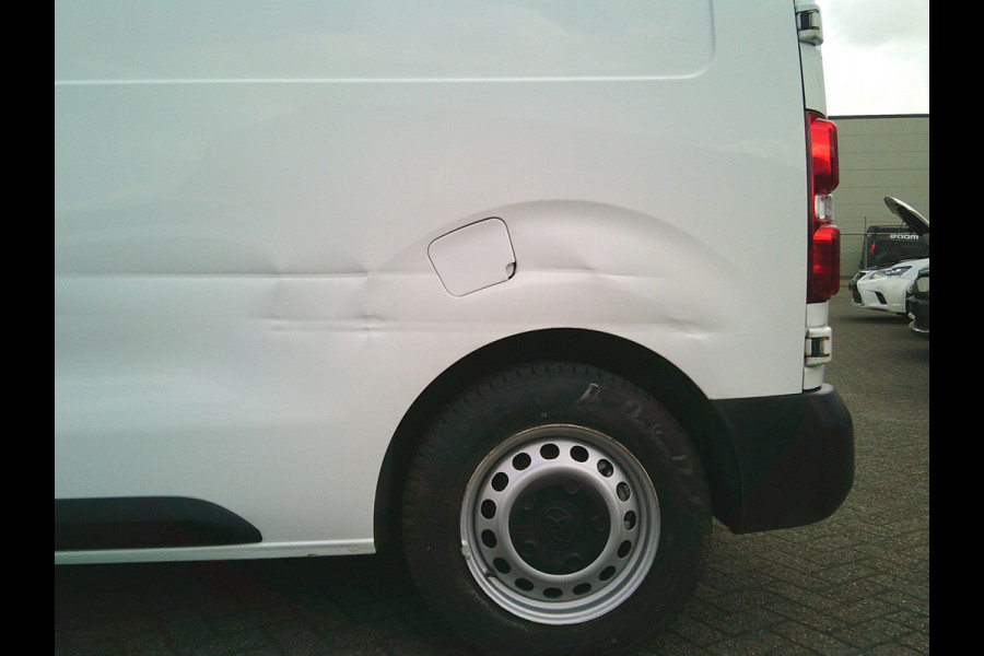 Toyota ProAce Worker 1.5 D-4D Comfort Damages on the exterior ,rondom beschadigingen. Geen APK no TUV