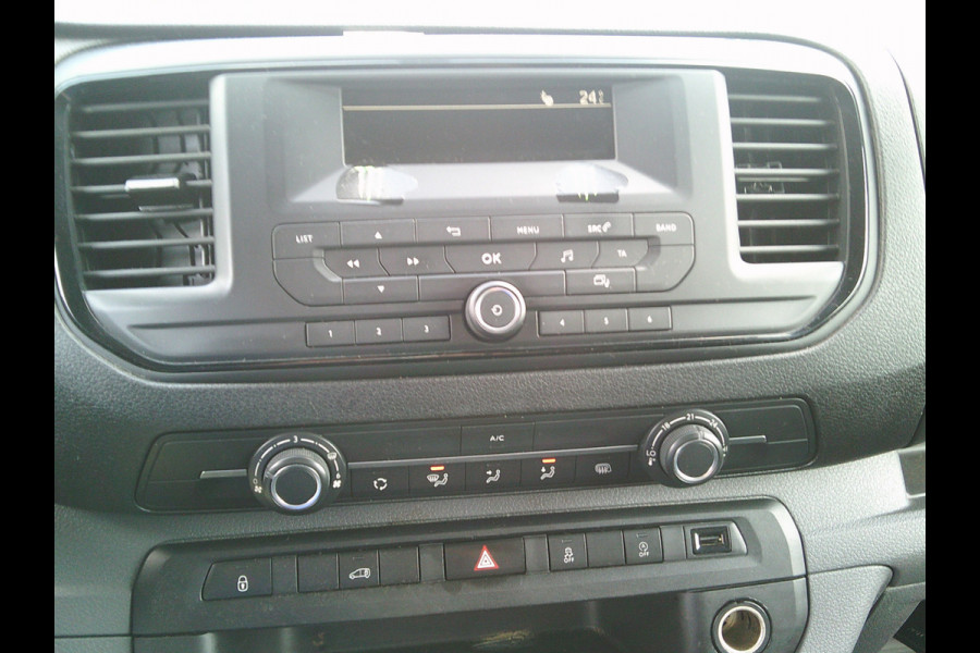Toyota ProAce Worker 1.5 D-4D Comfort Damages on the exterior ,rondom beschadigingen. Geen APK no TUV