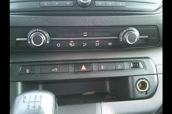 Toyota ProAce Worker 1.5 D-4D Comfort Damages on the exterior ,rondom beschadigingen. Geen APK no TUV