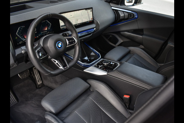 BMW X3 30e xDRIVE | M-SPORT PRO | ADAPTIVE SUSPENSION | DRIVING ASSISTANT PLUS | COMFORT ACCESS | TREKHAAK | ICONIC GLOW | MEMORY SEATS