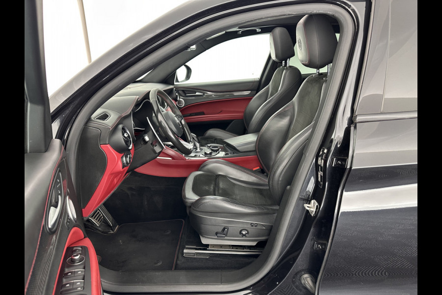 Alfa Romeo Stelvio 2.9 V6 AWD Quadrifoglio (INCL-BTW) Aut. *PANO | LEATHER-ALCANTARA | XENON | ADAPTIVE-CRUISE | BLIND-SPOT | HARMAN/KARDON | MEMORY-PACK | HEATED-SPORTSEATS | DAB+ | KEYLESS | CARPLAY | NAVI-FULLMAP | CARBON-INLAY |