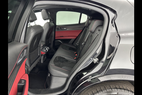 Alfa Romeo Stelvio 2.9 V6 AWD Quadrifoglio (INCL-BTW) Aut. *PANO | LEATHER-ALCANTARA | XENON | ADAPTIVE-CRUISE | BLIND-SPOT | HARMAN/KARDON | MEMORY-PACK | HEATED-SPORTSEATS | DAB+ | KEYLESS | CARPLAY | NAVI-FULLMAP | CARBON-INLAY |