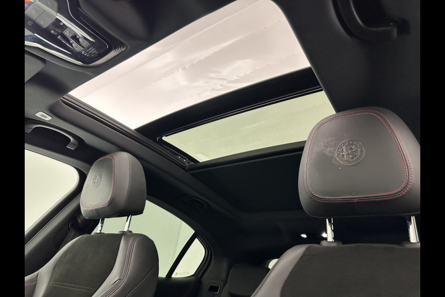 Alfa Romeo Stelvio 2.9 V6 AWD Quadrifoglio (INCL-BTW) Aut. *PANO | LEATHER-ALCANTARA | XENON | ADAPTIVE-CRUISE | BLIND-SPOT | HARMAN/KARDON | MEMORY-PACK | HEATED-SPORTSEATS | DAB+ | KEYLESS | CARPLAY | NAVI-FULLMAP | CARBON-INLAY |