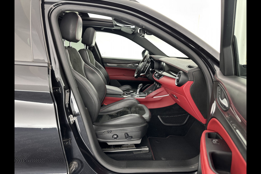 Alfa Romeo Stelvio 2.9 V6 AWD Quadrifoglio (INCL-BTW) Aut. *PANO | LEATHER-ALCANTARA | XENON | ADAPTIVE-CRUISE | BLIND-SPOT | HARMAN/KARDON | MEMORY-PACK | HEATED-SPORTSEATS | DAB+ | KEYLESS | CARPLAY | NAVI-FULLMAP | CARBON-INLAY |