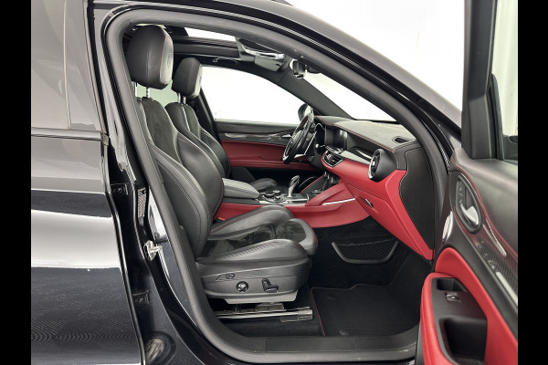 Alfa Romeo Stelvio 2.9 V6 AWD Quadrifoglio (INCL-BTW) Aut. *PANO | LEATHER-ALCANTARA | XENON | ADAPTIVE-CRUISE | BLIND-SPOT | HARMAN/KARDON | MEMORY-PACK | HEATED-SPORTSEATS | DAB+ | KEYLESS | CARPLAY | NAVI-FULLMAP | CARBON-INLAY |