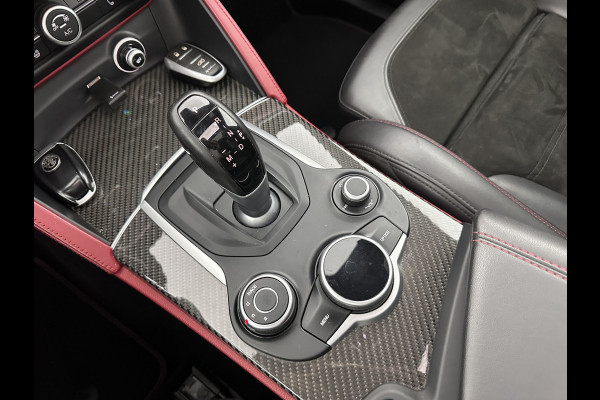 Alfa Romeo Stelvio 2.9 V6 AWD Quadrifoglio (INCL-BTW) Aut. *PANO | LEATHER-ALCANTARA | XENON | ADAPTIVE-CRUISE | BLIND-SPOT | HARMAN/KARDON | MEMORY-PACK | HEATED-SPORTSEATS | DAB+ | KEYLESS | CARPLAY | NAVI-FULLMAP | CARBON-INLAY |