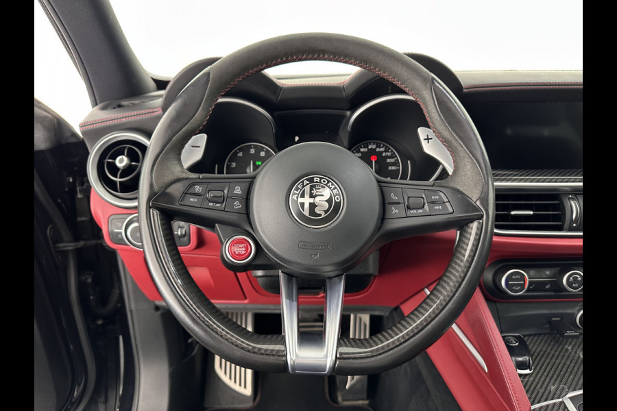 Alfa Romeo Stelvio 2.9 V6 AWD Quadrifoglio (INCL-BTW) Aut. *PANO | LEATHER-ALCANTARA | XENON | ADAPTIVE-CRUISE | BLIND-SPOT | HARMAN/KARDON | MEMORY-PACK | HEATED-SPORTSEATS | DAB+ | KEYLESS | CARPLAY | NAVI-FULLMAP | CARBON-INLAY |
