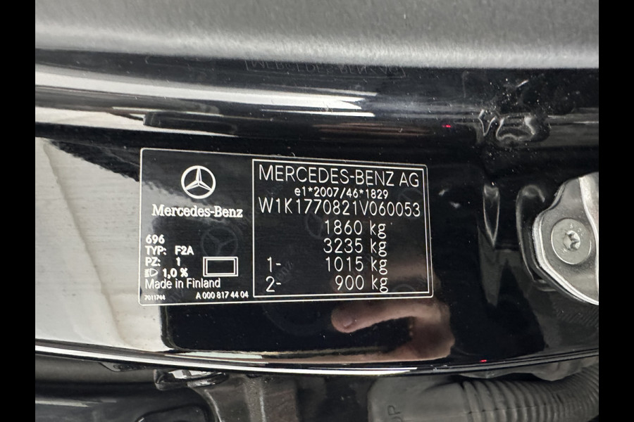 Mercedes-Benz A-Klasse 160 Business Solution (INCL-BTW) *LEATHER- FABRIC | FULL-LED | WIDE-SCREEN-COCKPIT | CAMERA | NAVI-FULLMAP | HEATED-COMFORTSEATS | ECC | PRIVACY-GLASS | PDC | KEYLESS | CRUISE | CARBON-INLAY | 16''ALU*