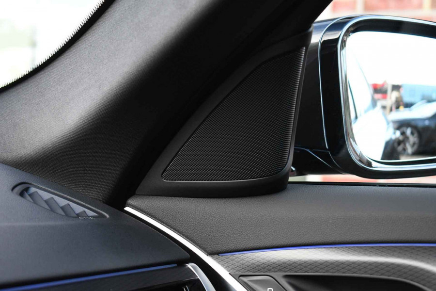 BMW 5 Serie Touring 530e M-Sport Pano ACC 360 HUD Laser 4W-sturing