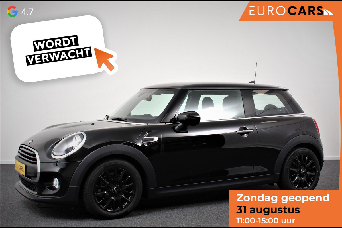 MINI Mini 1.5 One Automaat Blackyard | Parkeer sensoren | Airco | Verwarmbare voorstoelen | Lichtmetalen velgen 16" black MINI Mini 1.5 One Automaat Blackyard | Parkeer sensoren | Airco | Verwarmbare voorstoelen | Lichtmetalen velgen 16" black