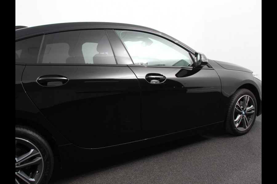 BMW 2 Serie Gran Coupé 218i Automaat Introduction Edition |  Panorama dak | Camera | Navigatie | Lichtmetalen velgen | Parkeer sensoren | Climate Control