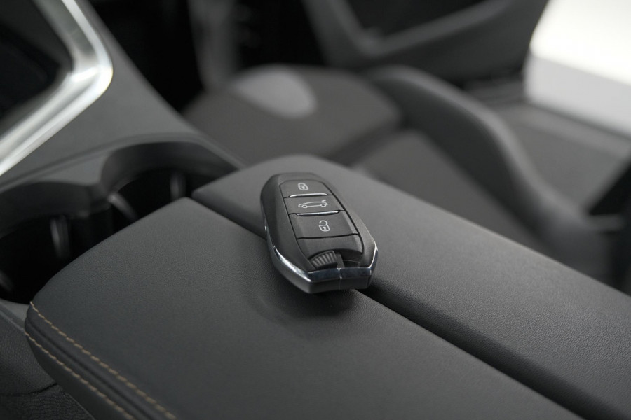 Peugeot 3008 1.2 Hybrid 136 GT | Camera | Adaptieve Cruise Control | Elektronische Kofferklep | Navigatie