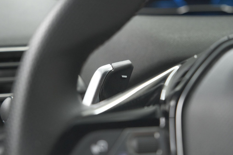Peugeot 3008 1.2 Hybrid 136 GT | Camera | Adaptieve Cruise Control | Elektronische Kofferklep | Navigatie