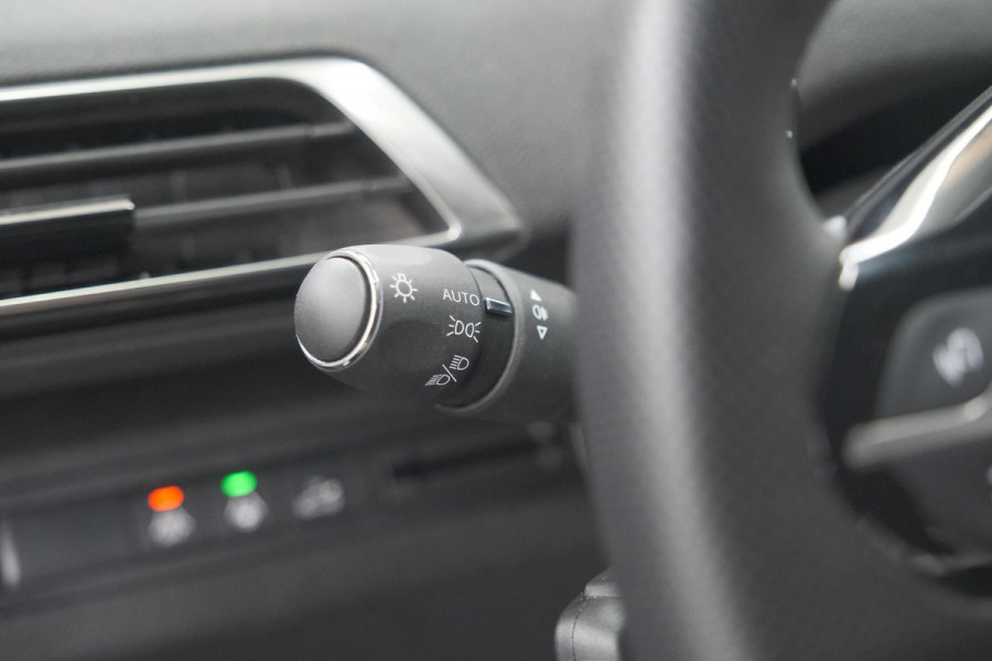 Peugeot 3008 1.2 Hybrid 136 GT | Camera | Adaptieve Cruise Control | Elektronische Kofferklep | Navigatie
