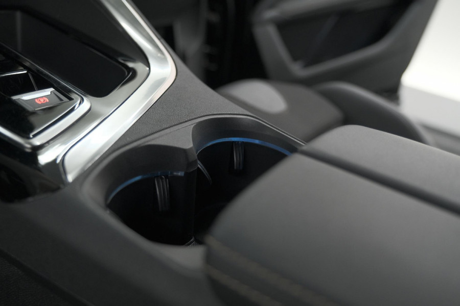 Peugeot 3008 1.2 Hybrid 136 GT | Camera | Adaptieve Cruise Control | Elektronische Kofferklep | Navigatie