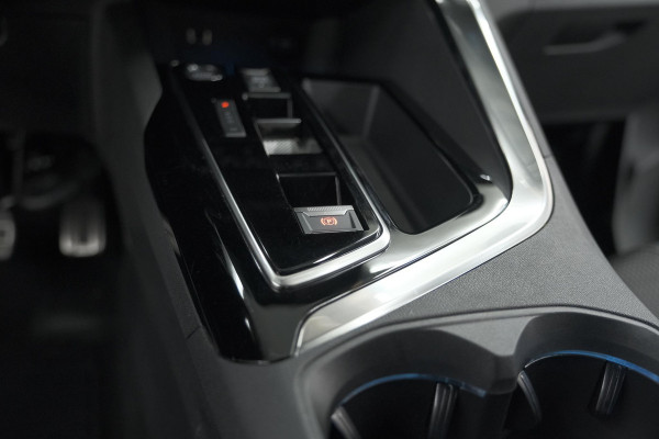 Peugeot 3008 1.2 Hybrid 136 GT | Camera | Adaptieve Cruise Control | Elektronische Kofferklep | Navigatie
