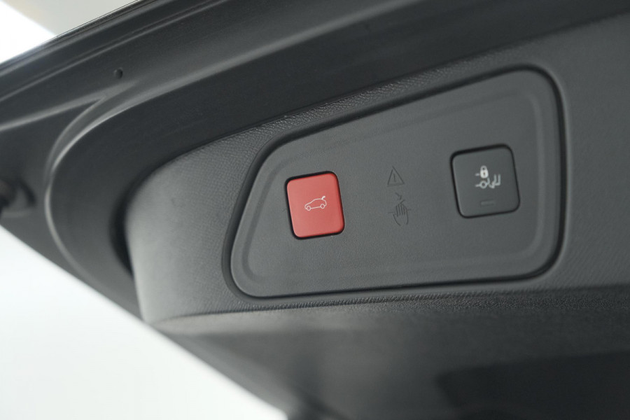 Peugeot 3008 1.2 Hybrid 136 GT | Camera | Adaptieve Cruise Control | Elektronische Kofferklep | Navigatie