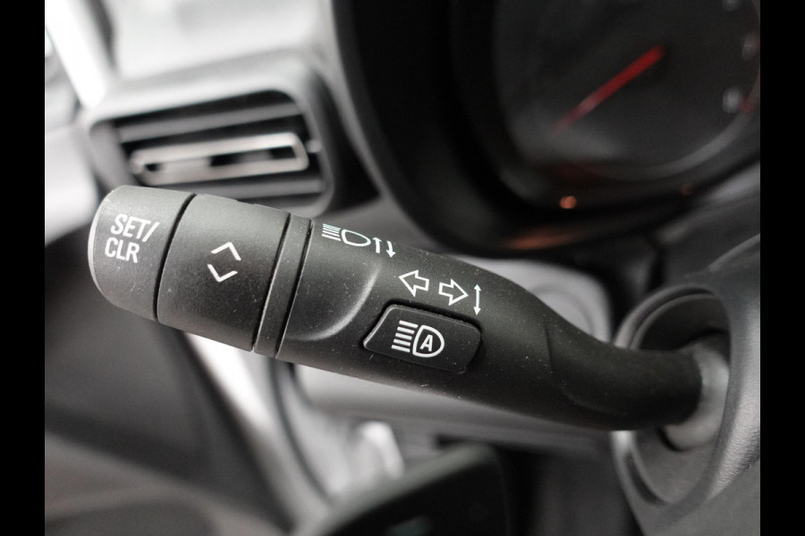 Opel Combo 130pk L1 Automaat Apple Carplay Trekhaak Parkeersensoren Airco Cruise control 2-zits