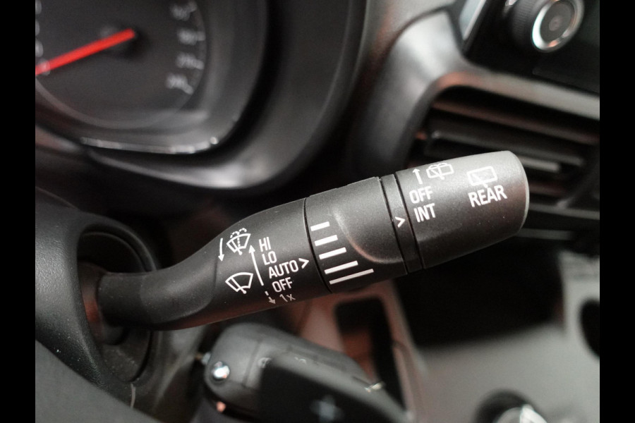 Opel Combo 130pk L1 Automaat Apple Carplay Trekhaak Parkeersensoren Airco Cruise control 2-zits