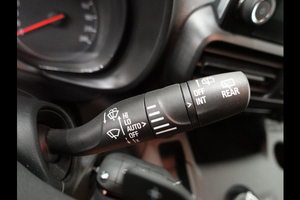 Opel Combo 130pk L1 Automaat Apple Carplay Trekhaak Parkeersensoren Airco Cruise control 2-zits
