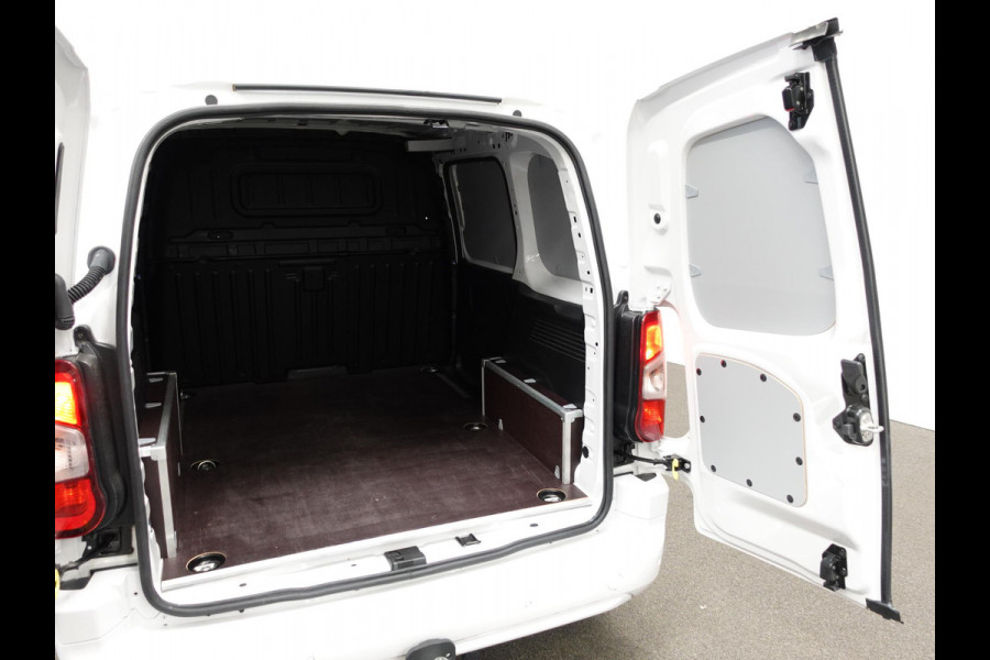 Opel Combo 130pk L1 Automaat Apple Carplay Trekhaak Parkeersensoren Airco Cruise control 2-zits