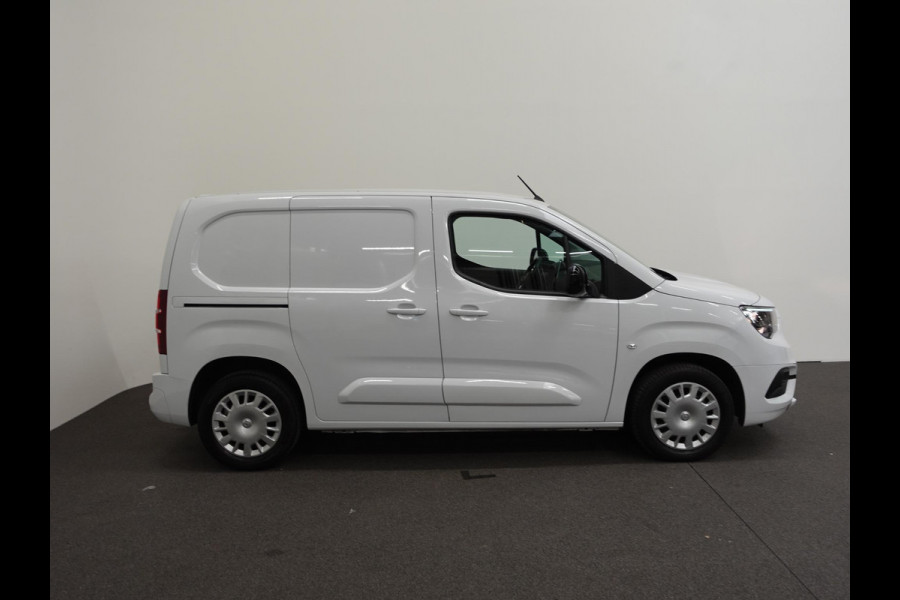 Opel Combo 130pk L1 Automaat Apple Carplay Trekhaak Parkeersensoren Airco Cruise control 2-zits