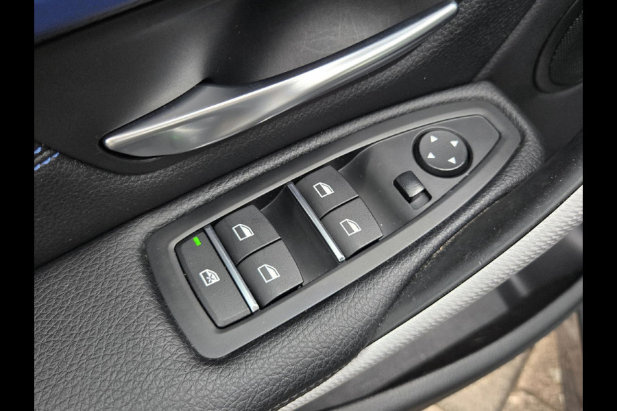 BMW 3 Serie Touring 318i M Sport Edition | LEDER | NAVIGATIE PROFF. | STOELVERWARMING | TREKHAAK |