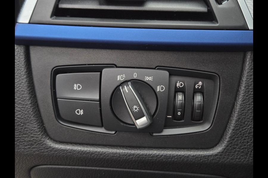 BMW 3 Serie Touring 318i M Sport Edition | LEDER | NAVIGATIE PROFF. | STOELVERWARMING | TREKHAAK |